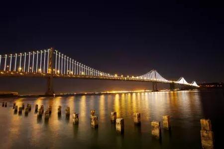 的 Bay Bridge at night, showcasing the Bay Lights installation by artist Leo Villareal.