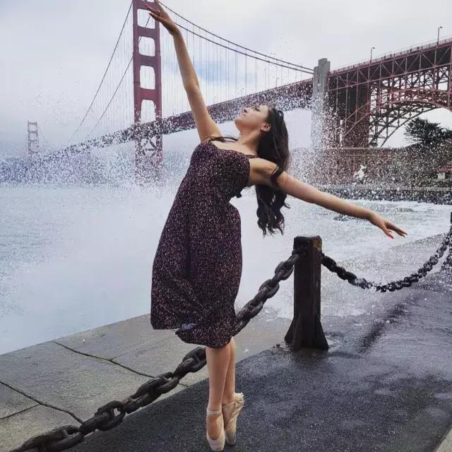 金门大桥前的芭蕾舞演员
